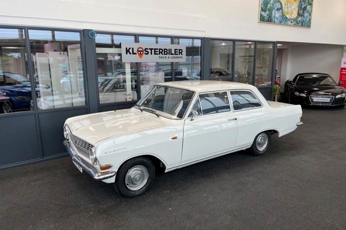 Hvid Opel Rekord fra 1966