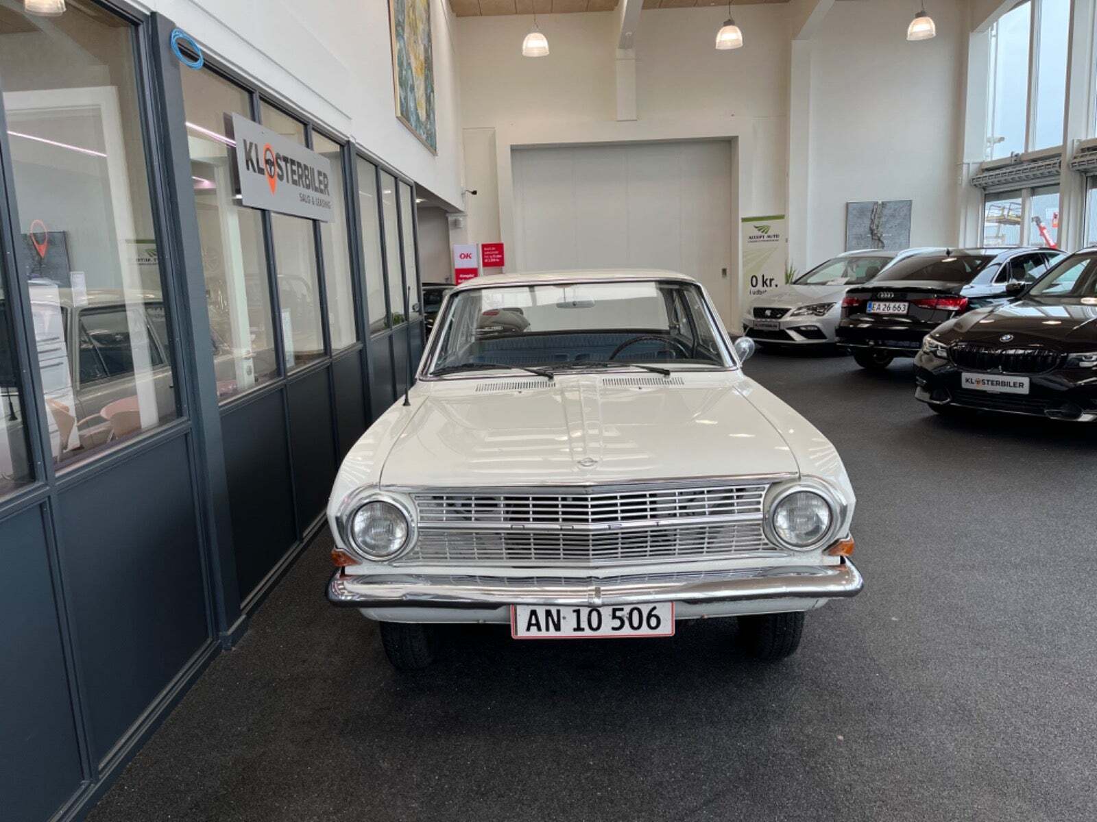 Hvid Opel Rekord fra 1966