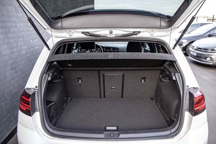 Hvid VW Golf VII fra 2020