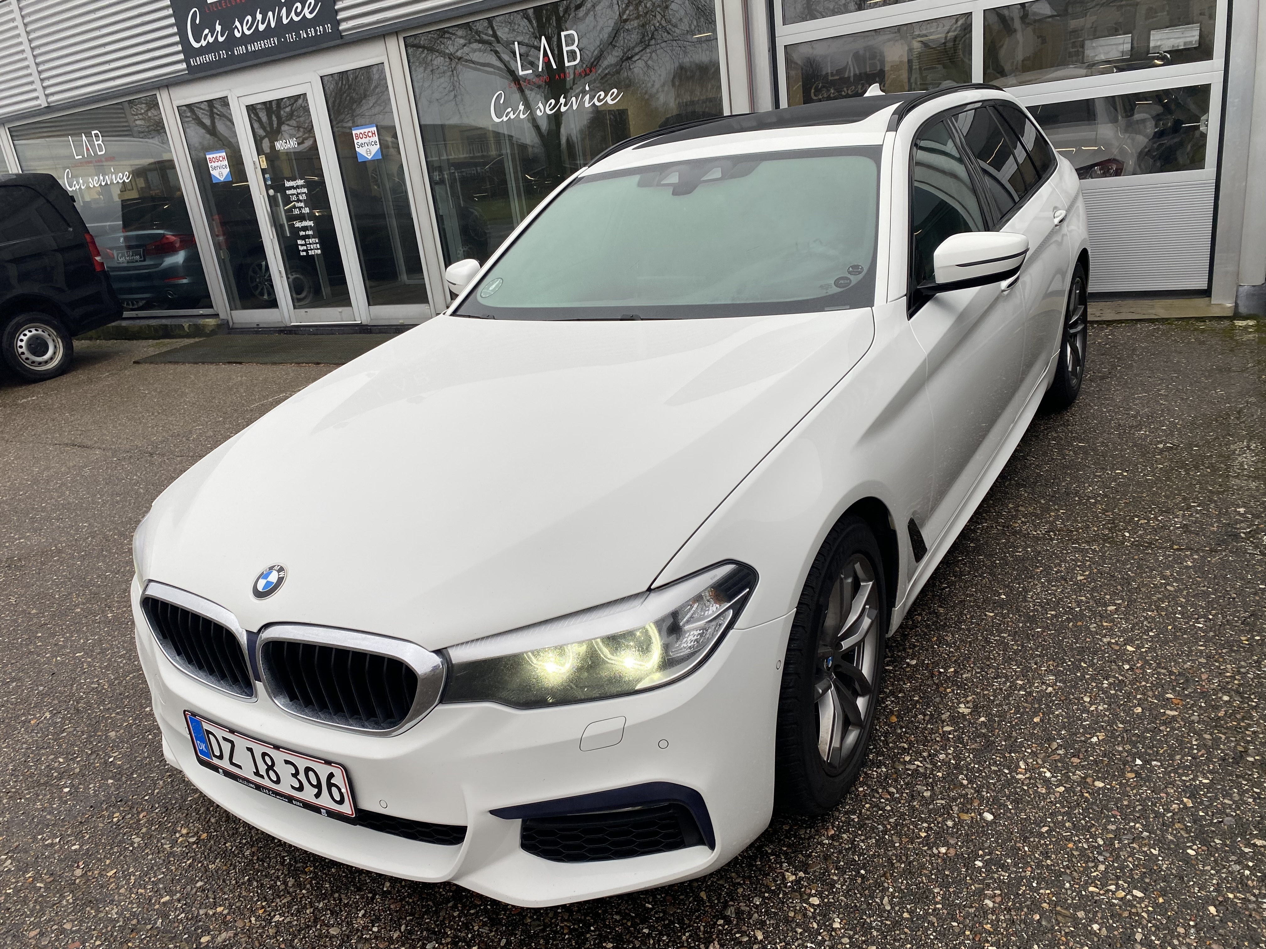 Hvid BMW 5-Serie fra 2018