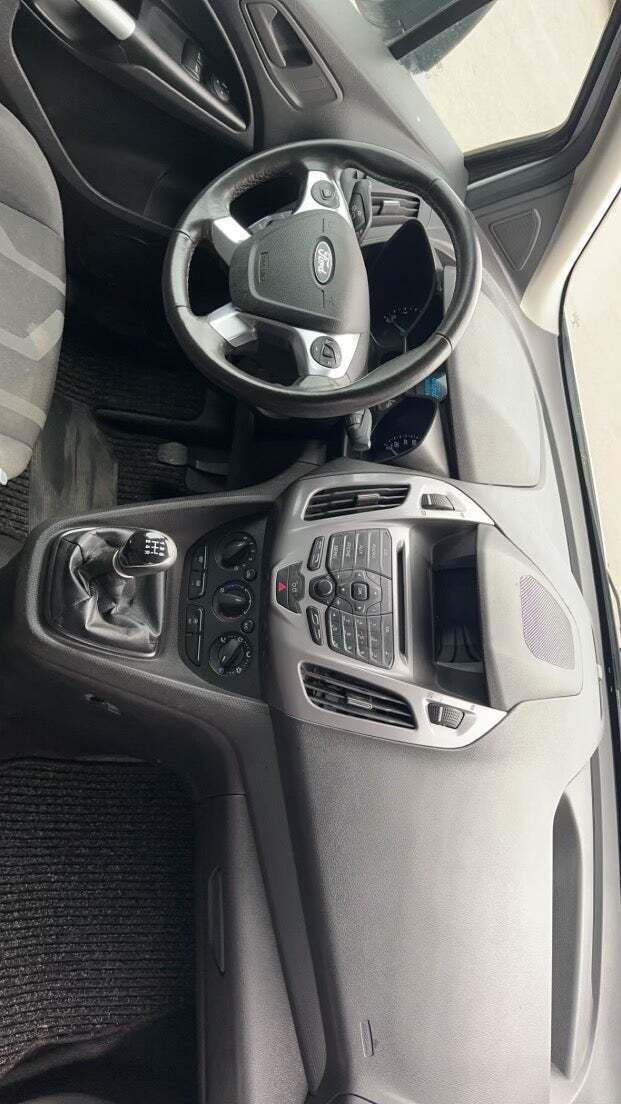 Grøn Ford Transit Connect fra 2017