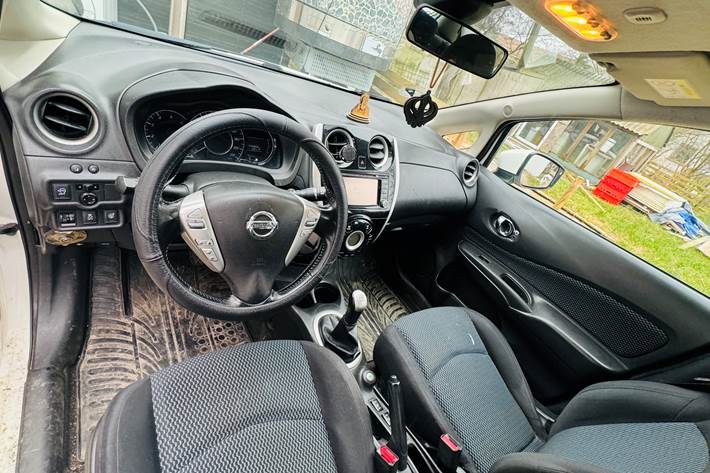 Hvid Nissan Note fra 2014