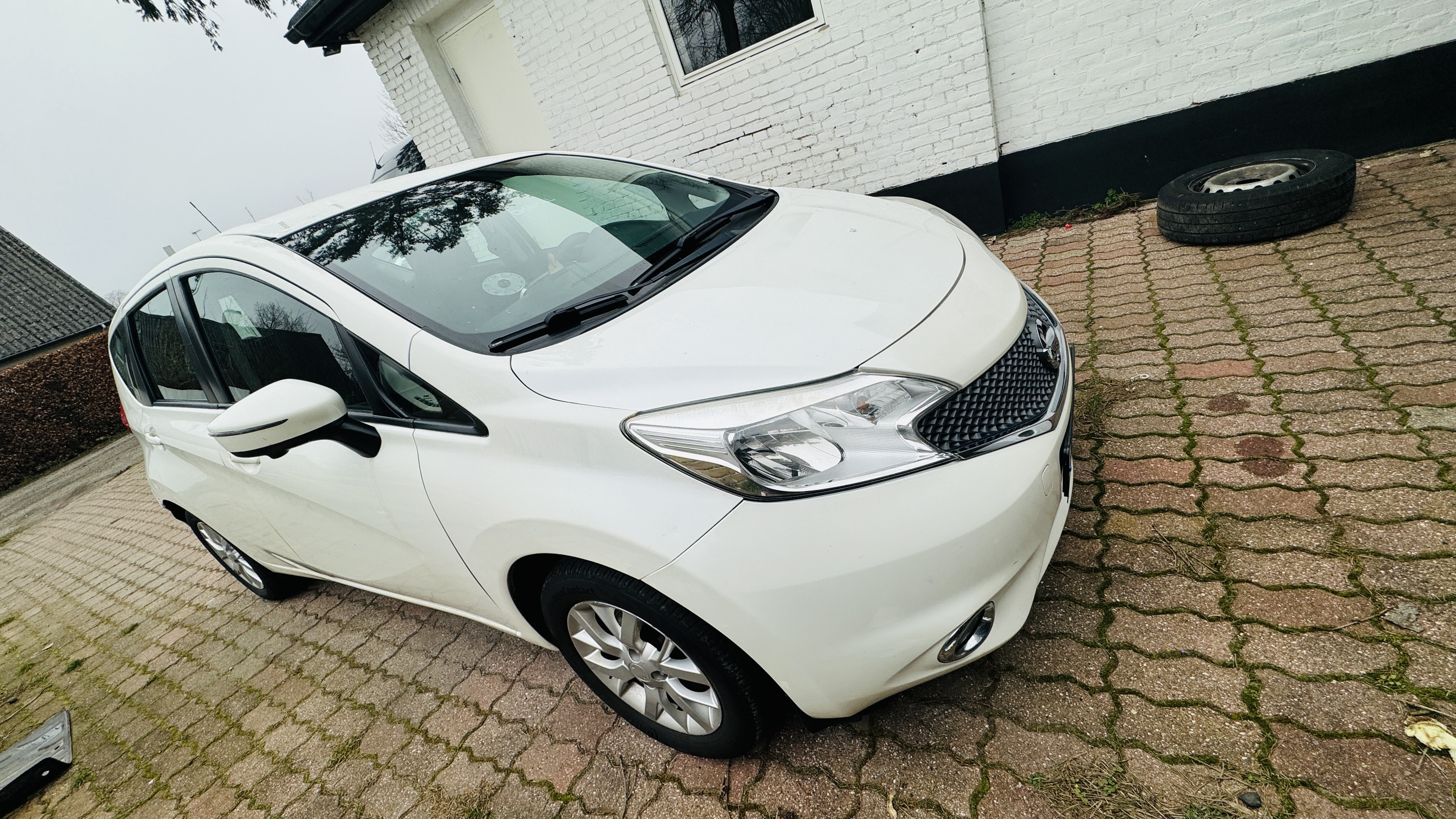 Hvid Nissan Note fra 2014