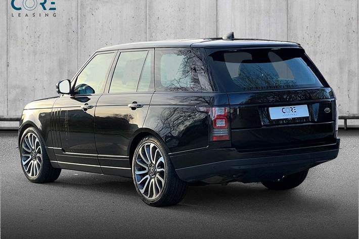 Sort Land Rover Range Rover fra 2017 set udefra