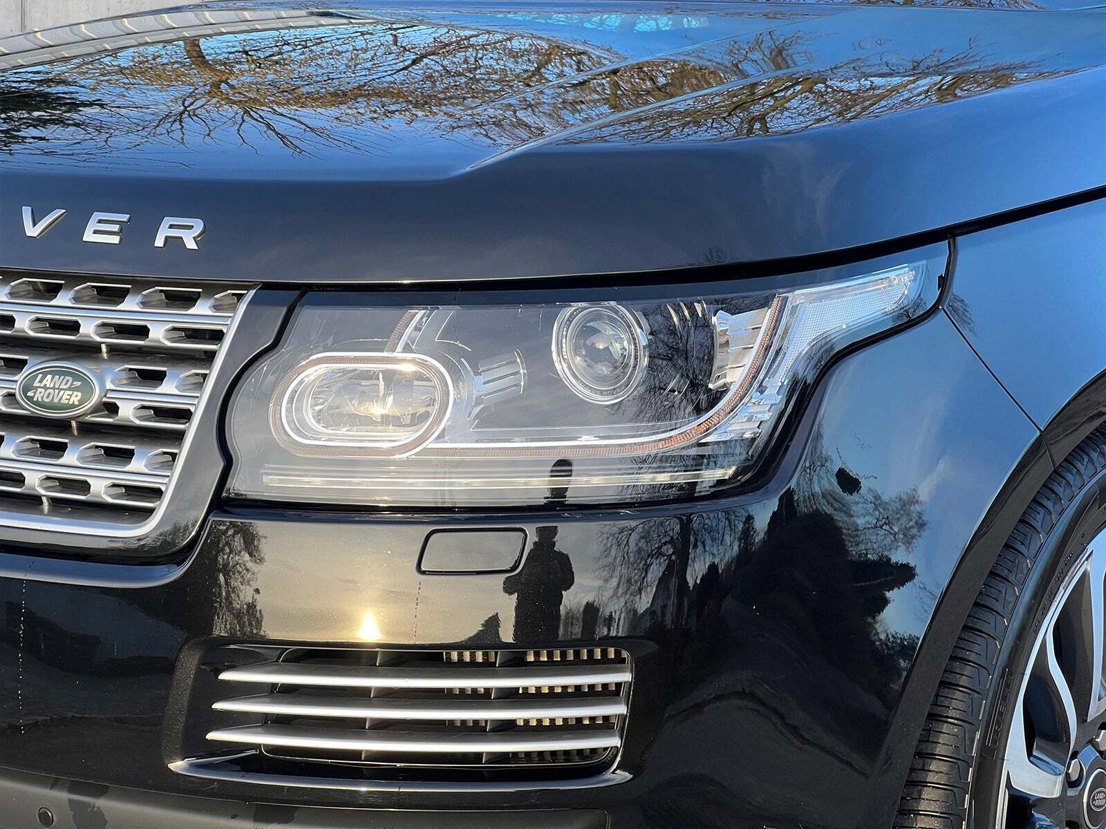 Sort Land Rover Range Rover fra 2017 set udefra