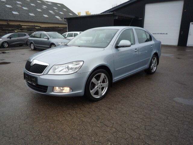 Blå Skoda Octavia fra 2009