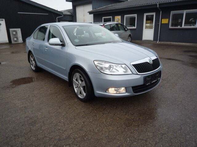 Blå Skoda Octavia fra 2009