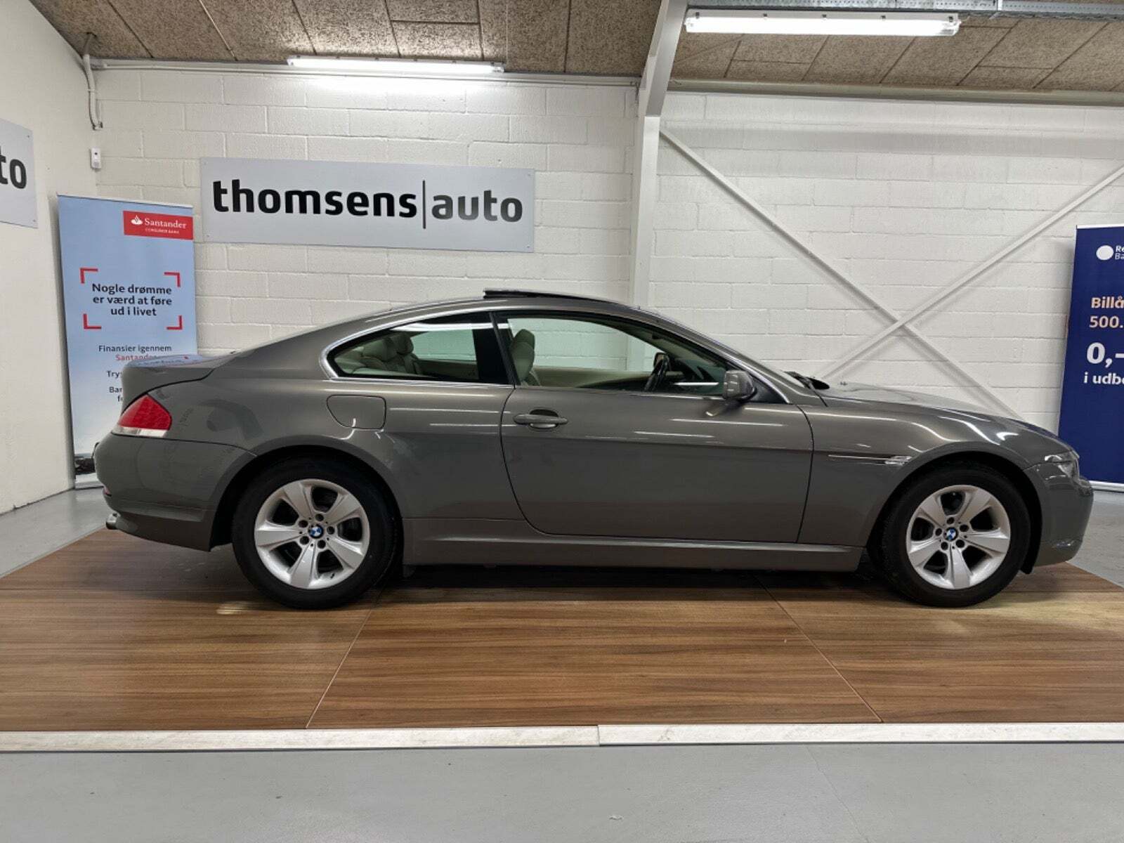 Grå BMW 645Ci fra 2005 set udefra