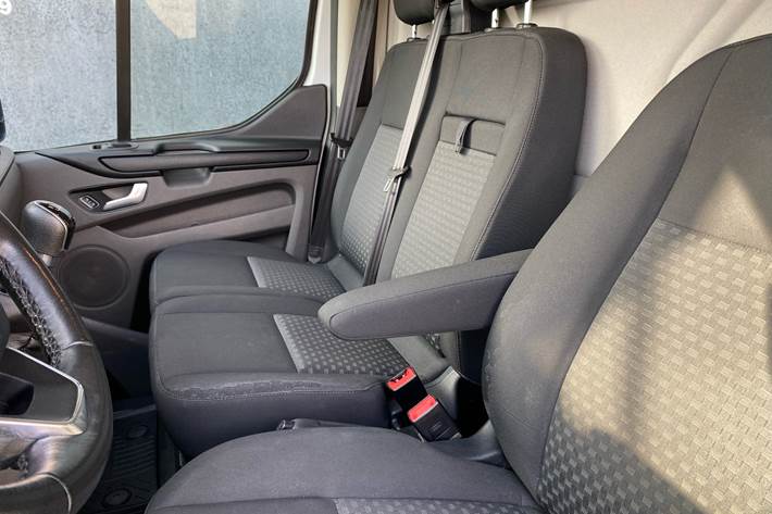 Hvid Ford Transit Custom fra 2018