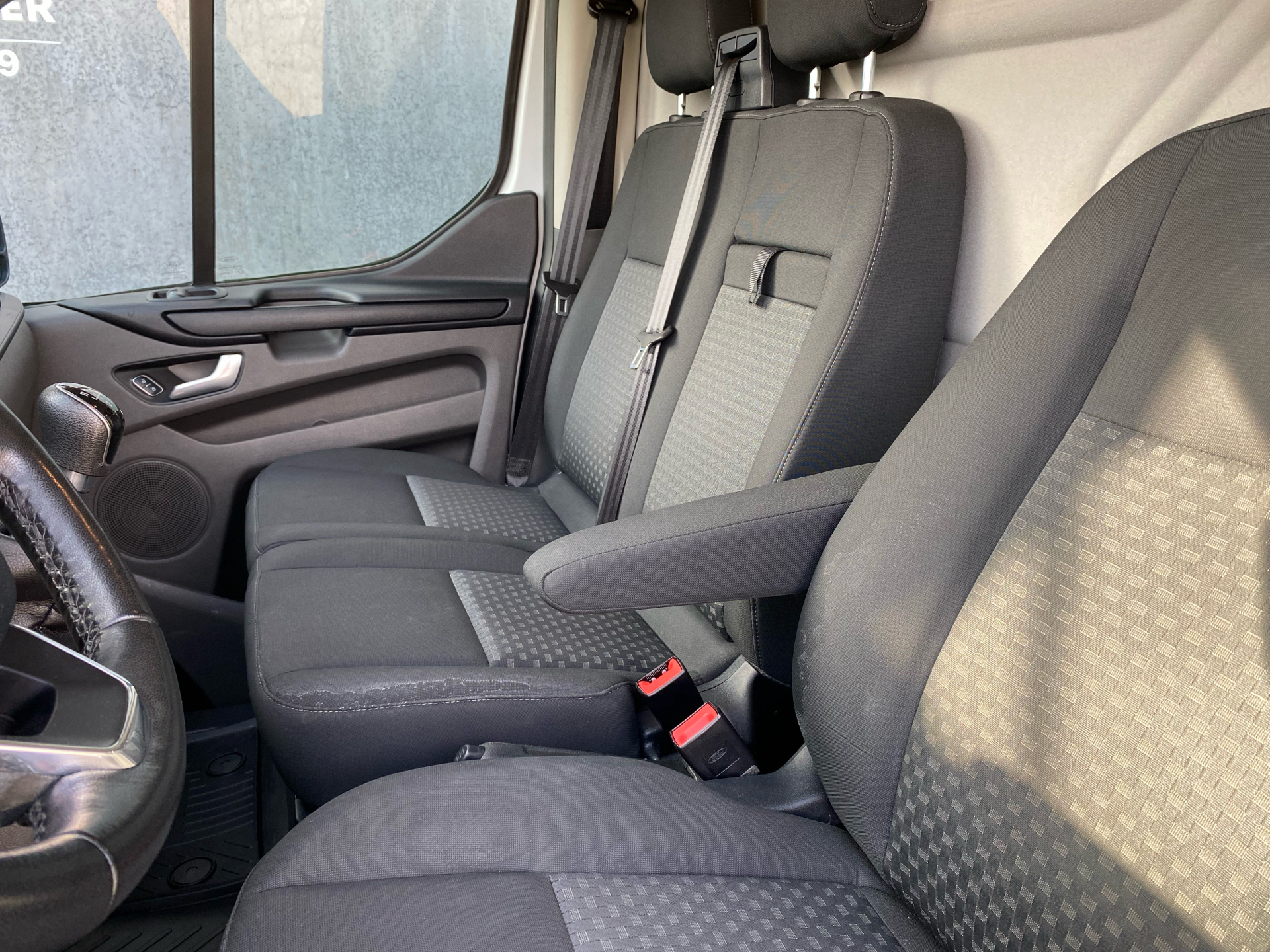 Hvid Ford Transit Custom fra 2018