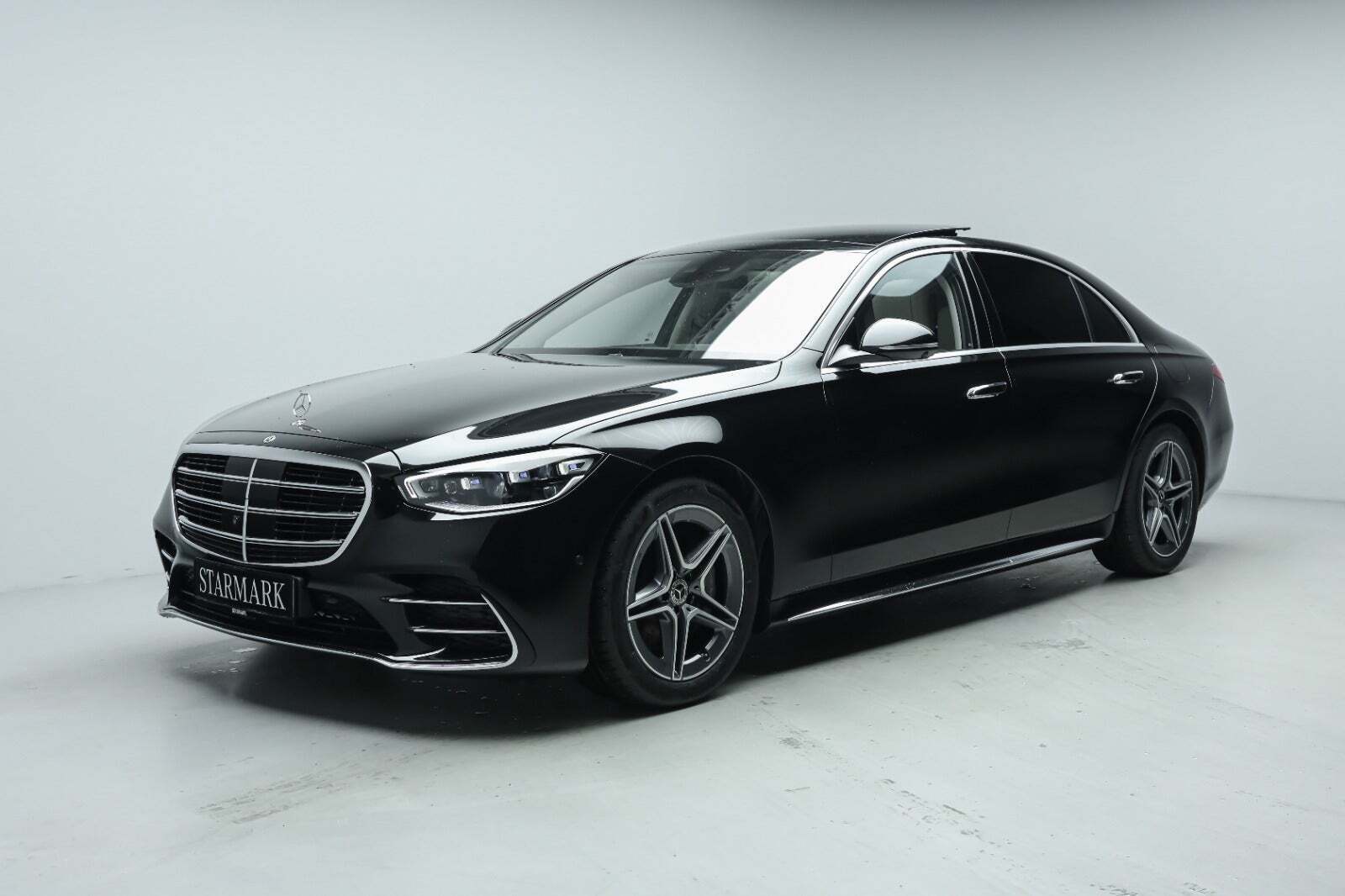 Sort Mercedes S580 e fra 2023