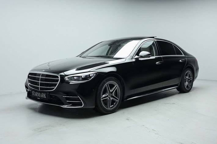 Sort Mercedes S580 e fra 2023