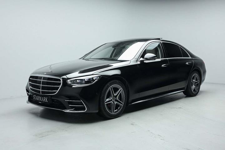 Sort Mercedes S580 e fra 2023