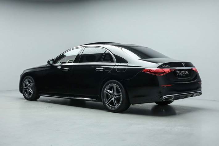 Sort Mercedes S580 e fra 2023