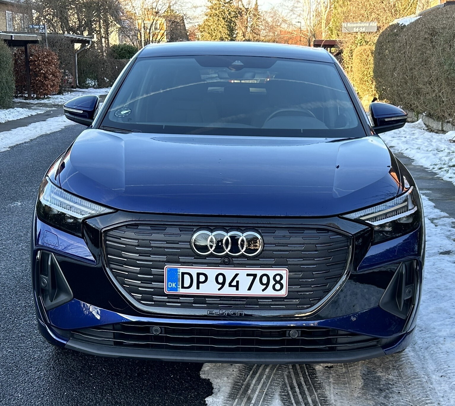 Blå Audi Q4 fra 2023