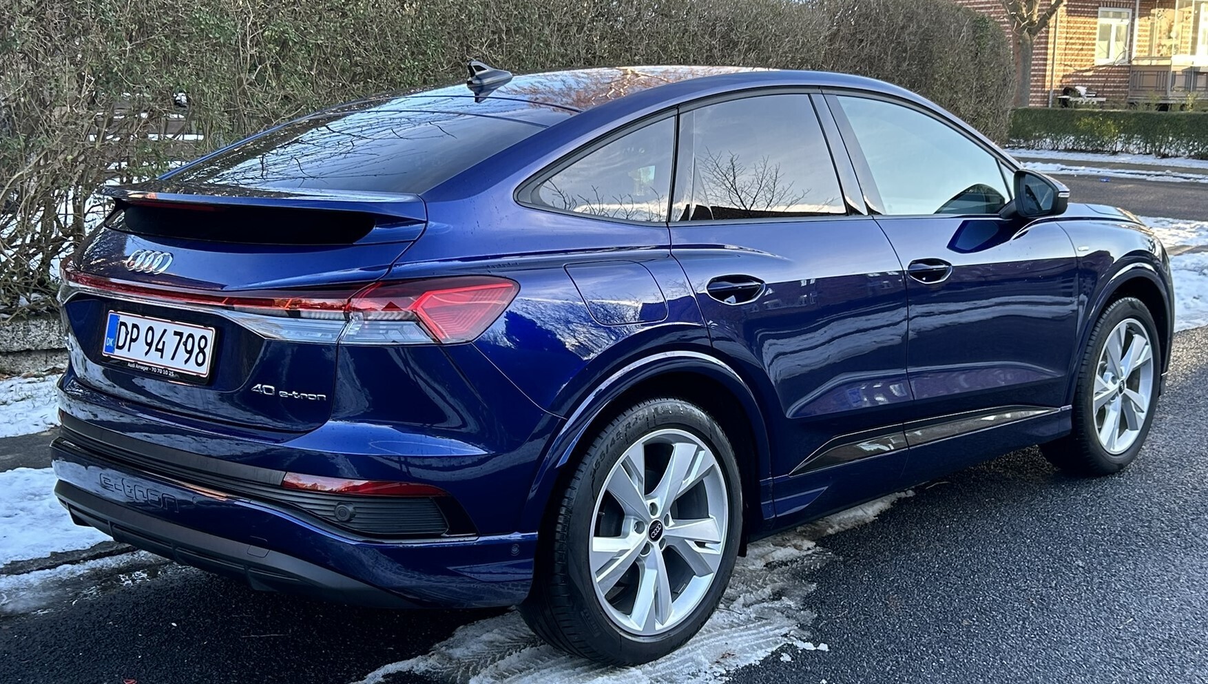 Blå Audi Q4 fra 2023