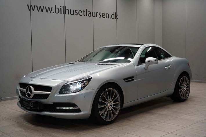 Blå Mercedes SLK200 fra 2015 set udefra