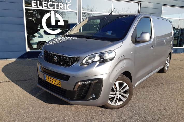 Grå Peugeot e-Expert fra 2021 set udefra