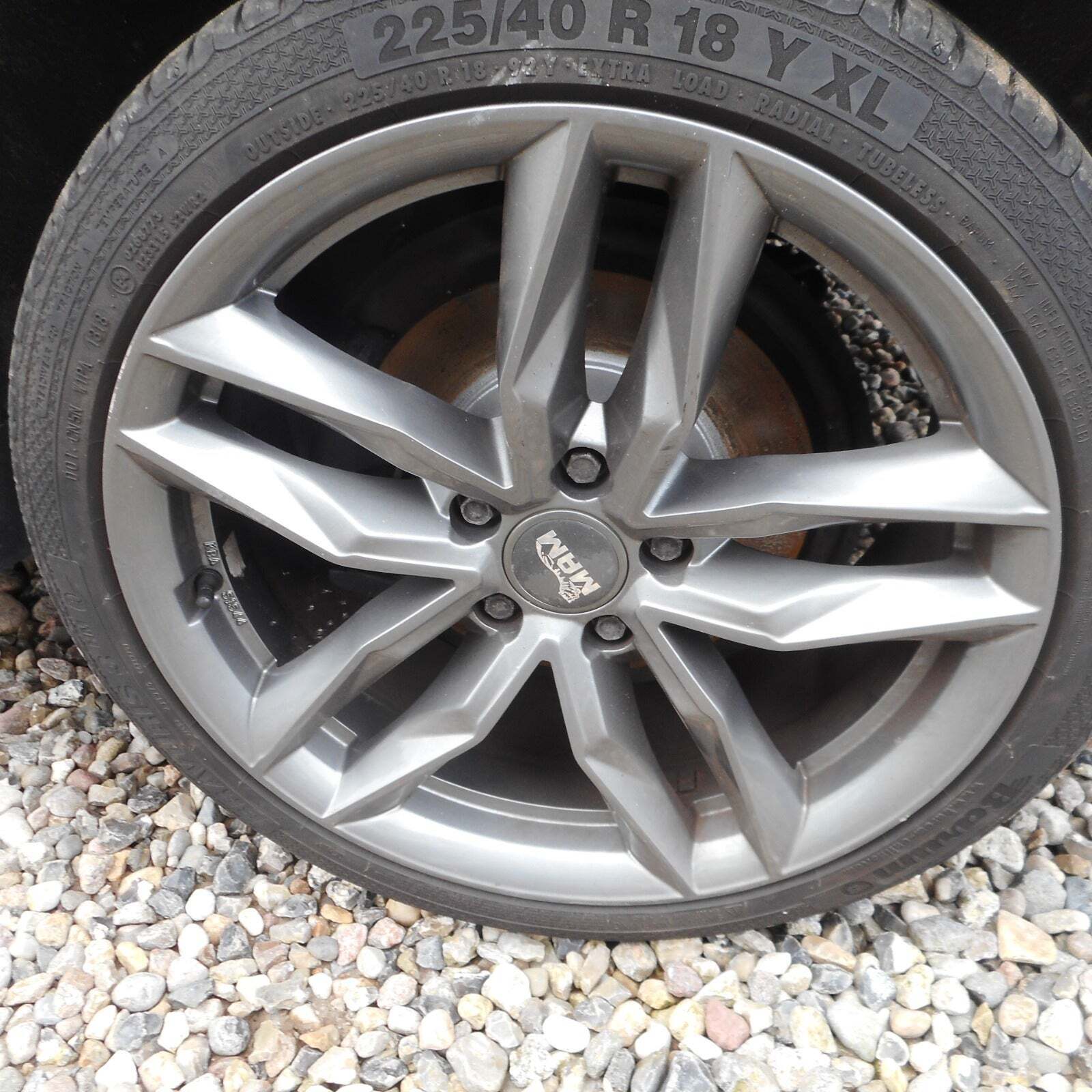 Sølv VW Sharan fra 2013 set udefra