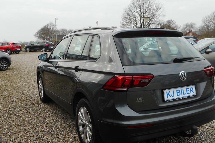 Grå VW Tiguan fra 2018