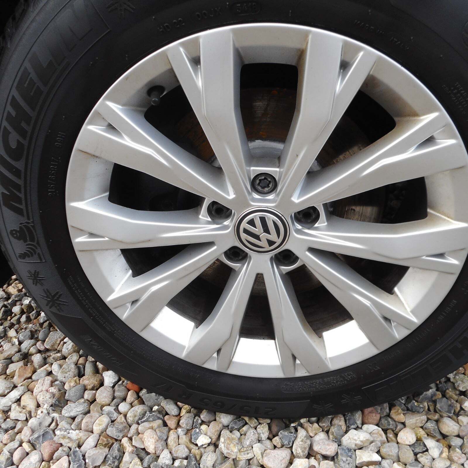 Grå VW Tiguan fra 2018