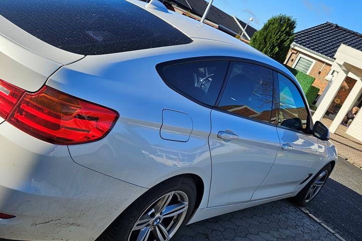 Hvid BMW 3-Serie fra 2016