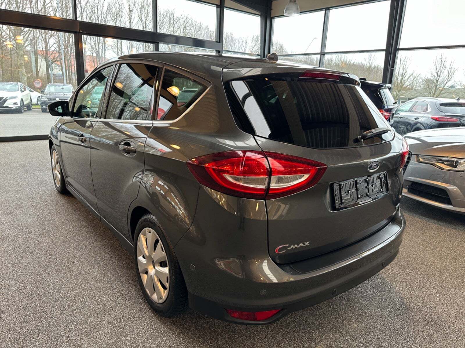 Grå Ford C-MAX fra 2018