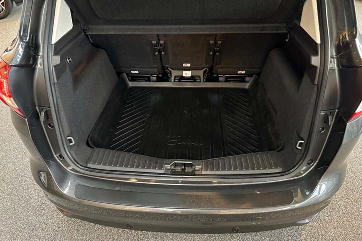 Grå Ford C-MAX fra 2018