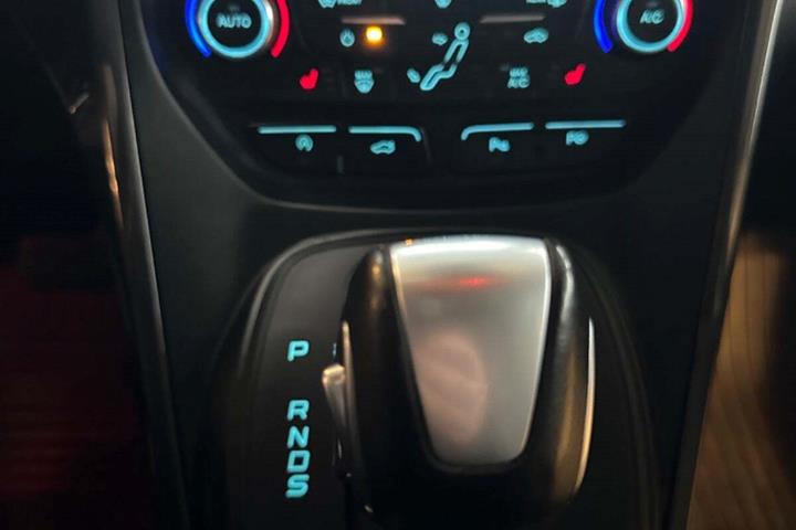 Grå Ford C-MAX fra 2018