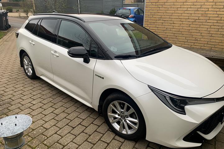 Hvid Toyota Corolla fra 2019