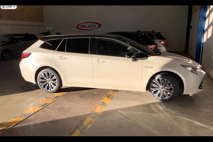 Hvid Toyota Corolla fra 2019