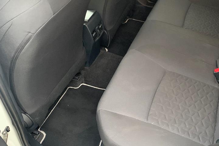 Hvid Toyota Corolla fra 2019