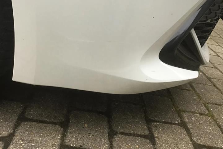 Hvid Toyota Corolla fra 2019