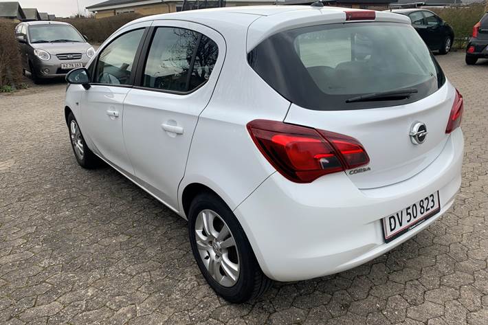 Hvid Opel Corsa fra 2016
