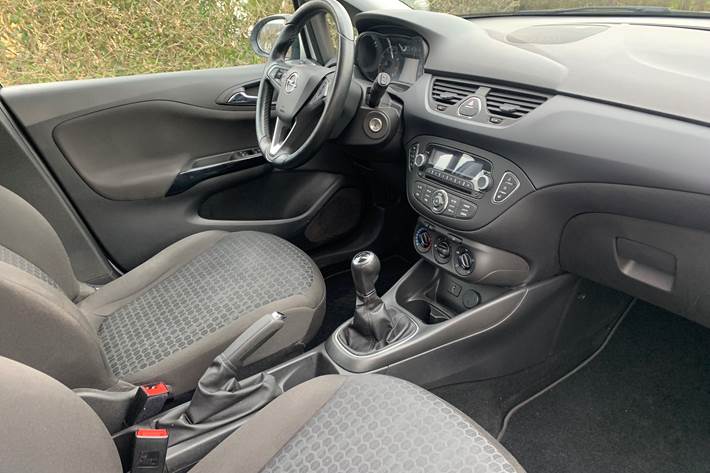 Hvid Opel Corsa fra 2016