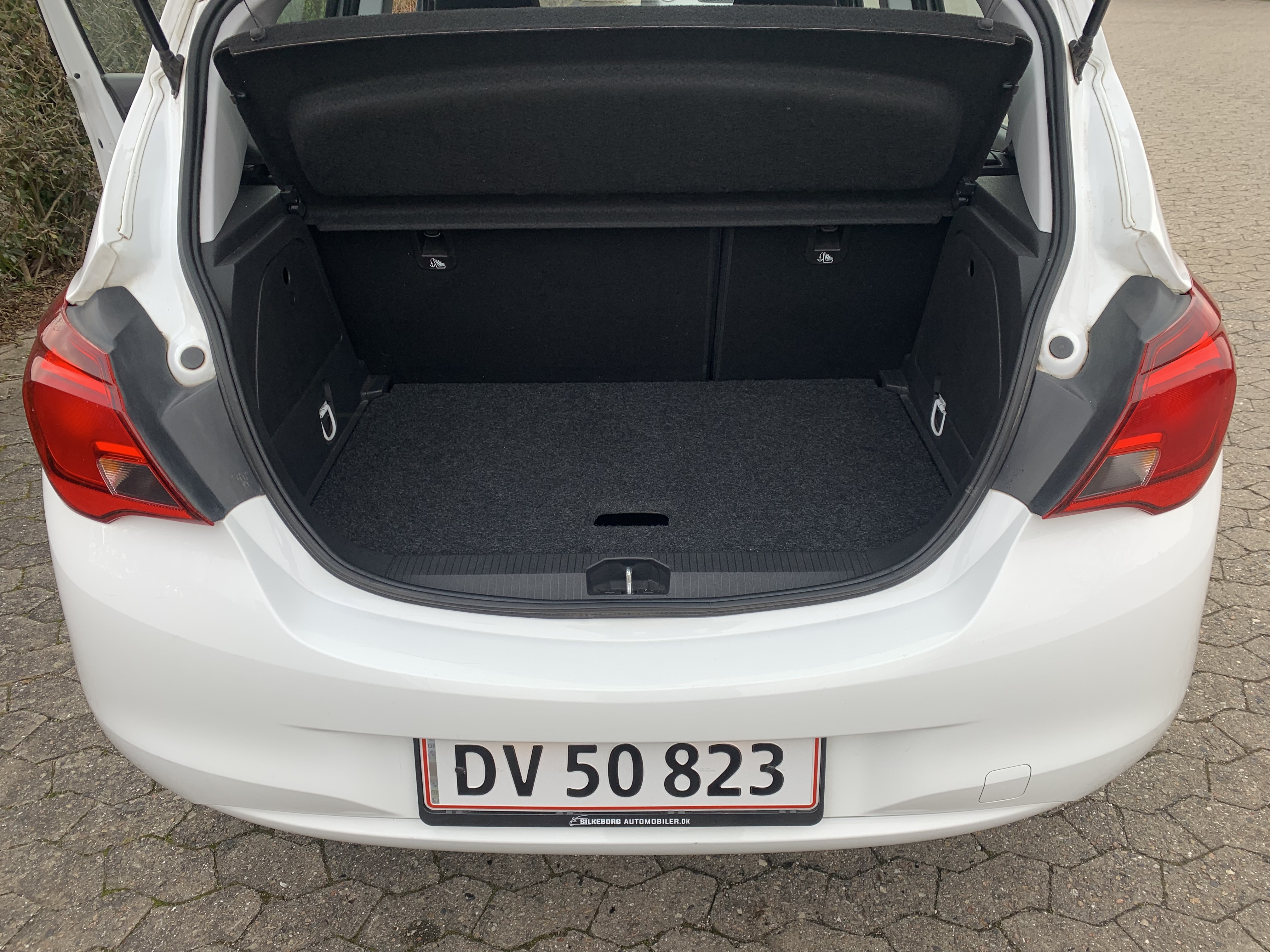 Hvid Opel Corsa fra 2016