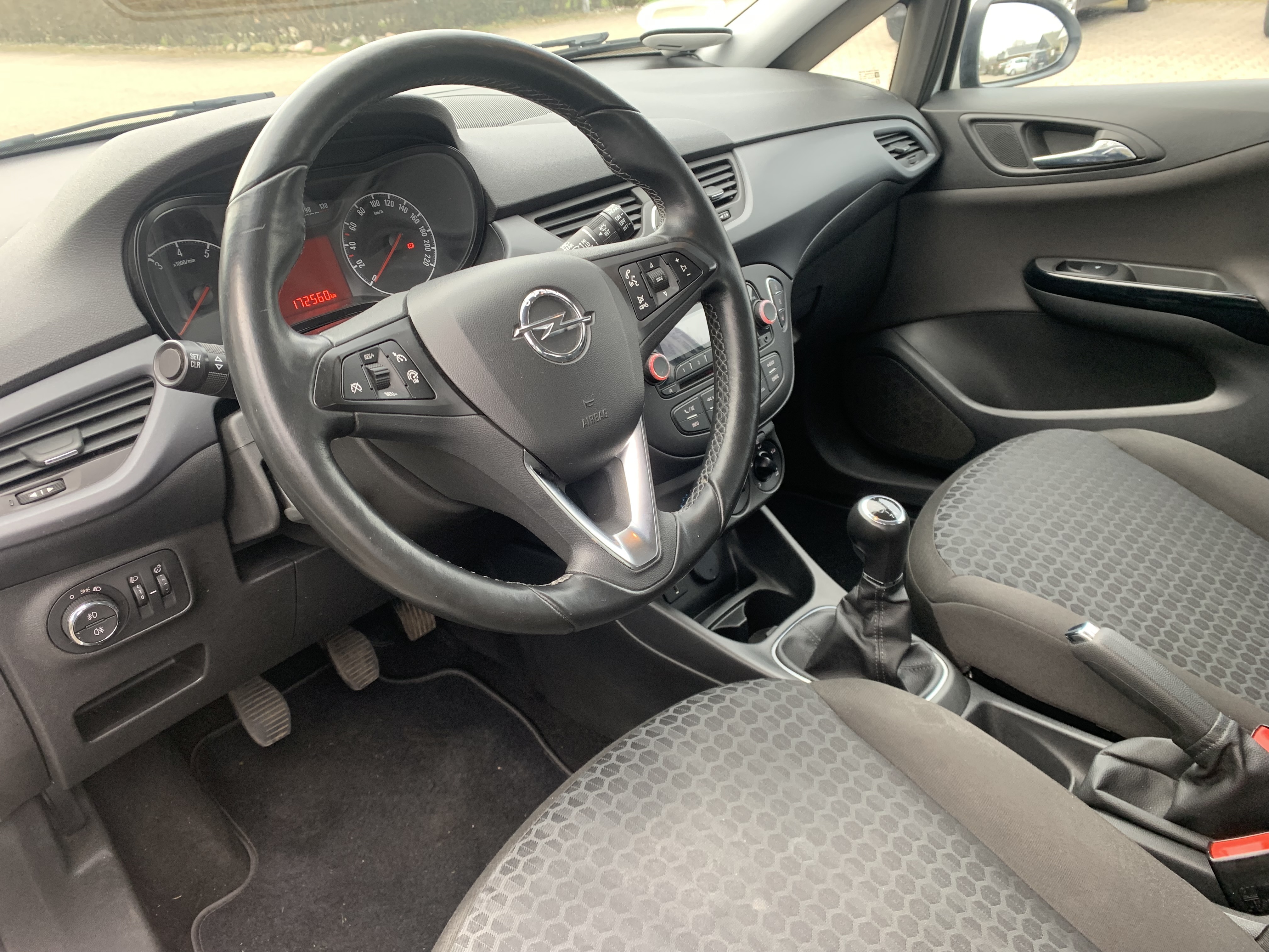 Hvid Opel Corsa fra 2016