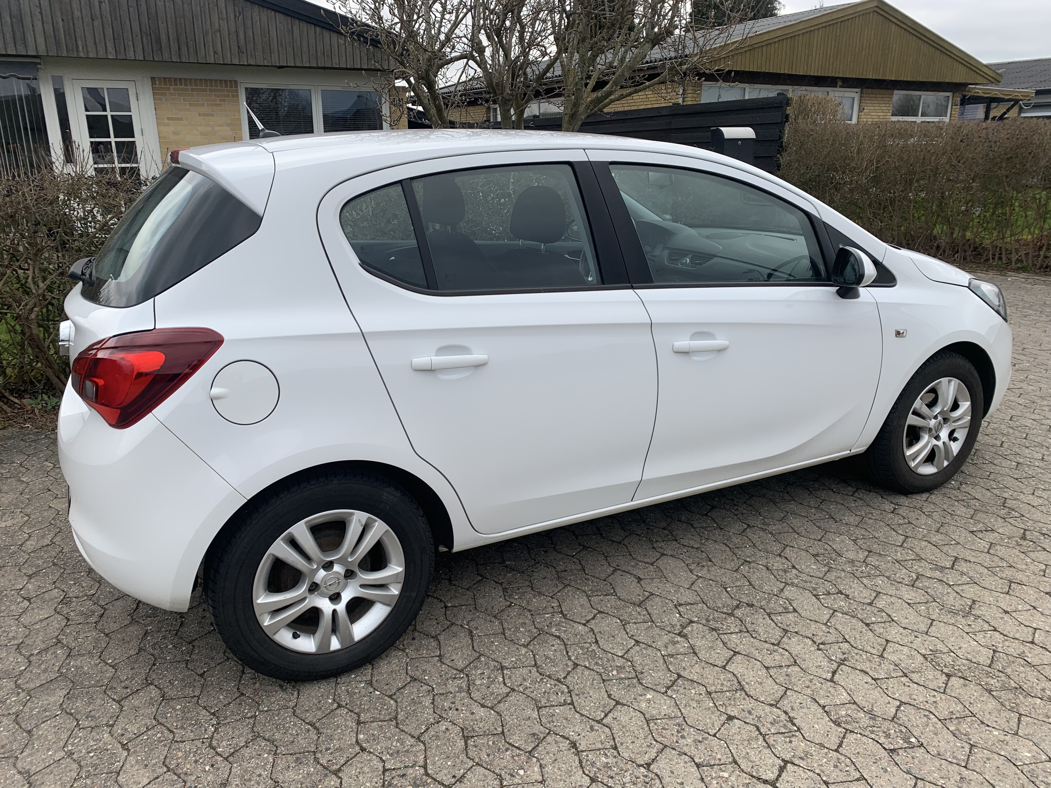 Hvid Opel Corsa fra 2016