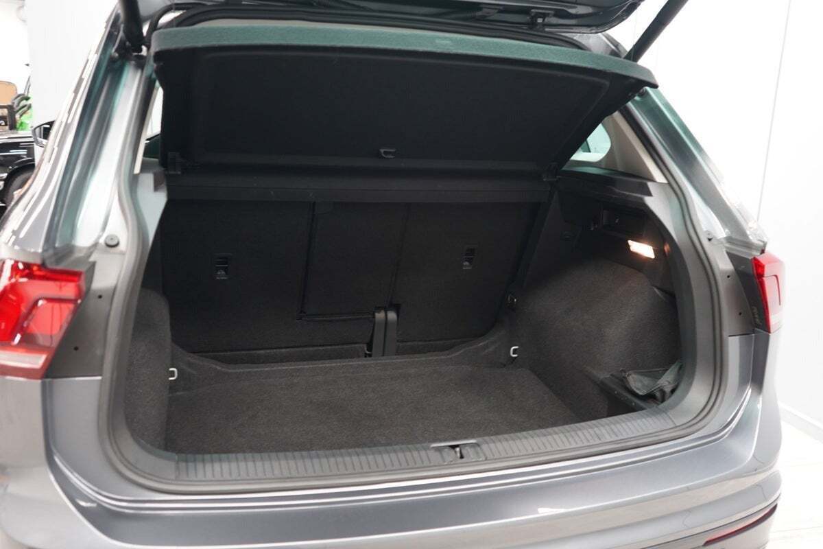 Grå VW Tiguan fra 2020