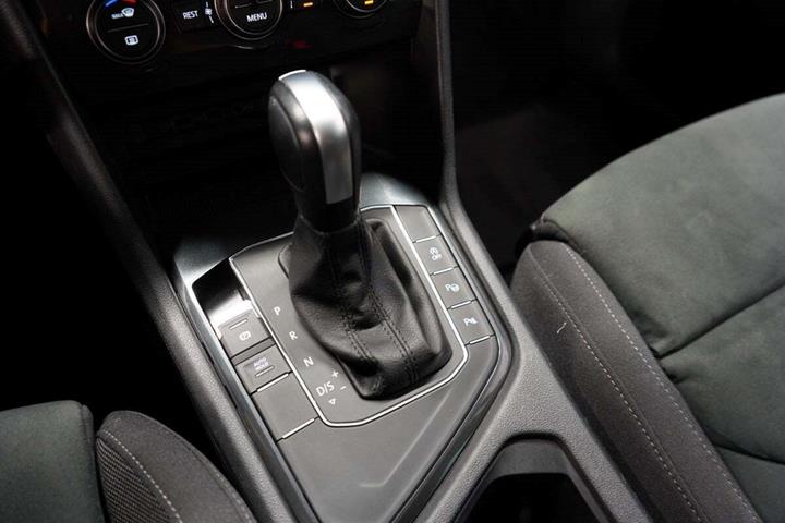 Grå VW Tiguan fra 2020
