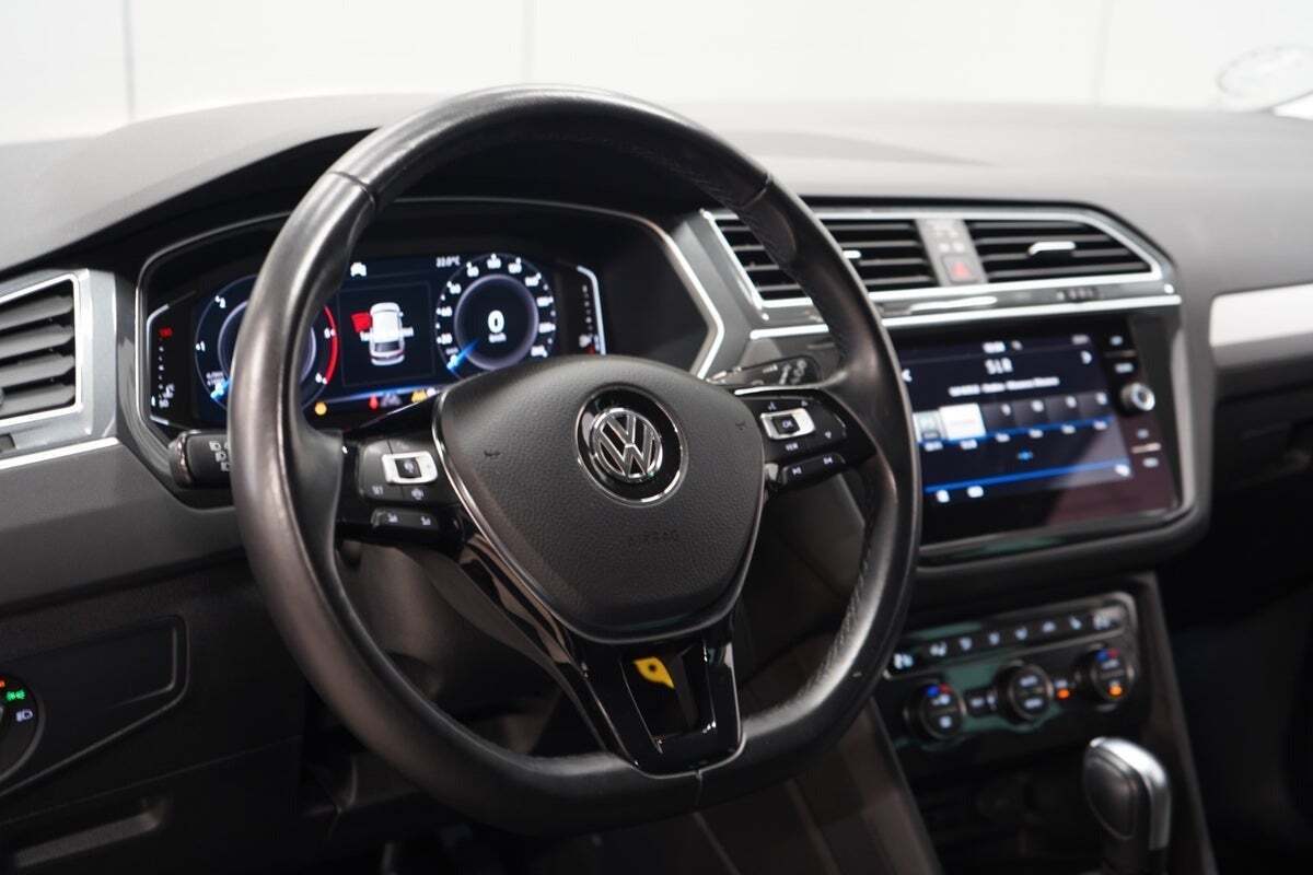 Grå VW Tiguan fra 2020