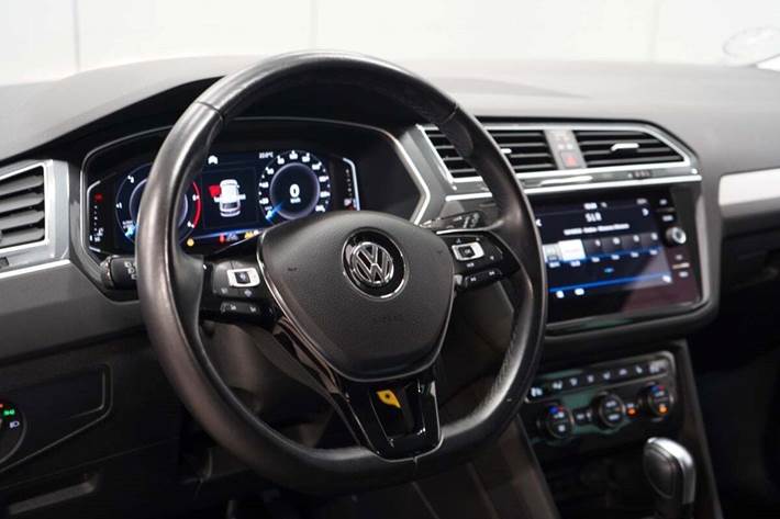 Grå VW Tiguan fra 2020