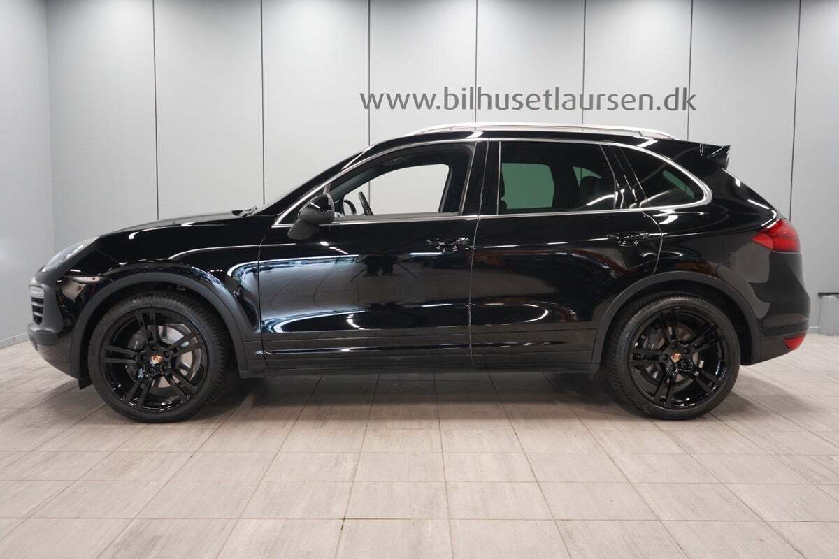 Sort Porsche Cayenne fra 2013