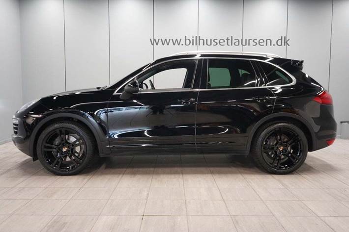 Sort Porsche Cayenne fra 2013