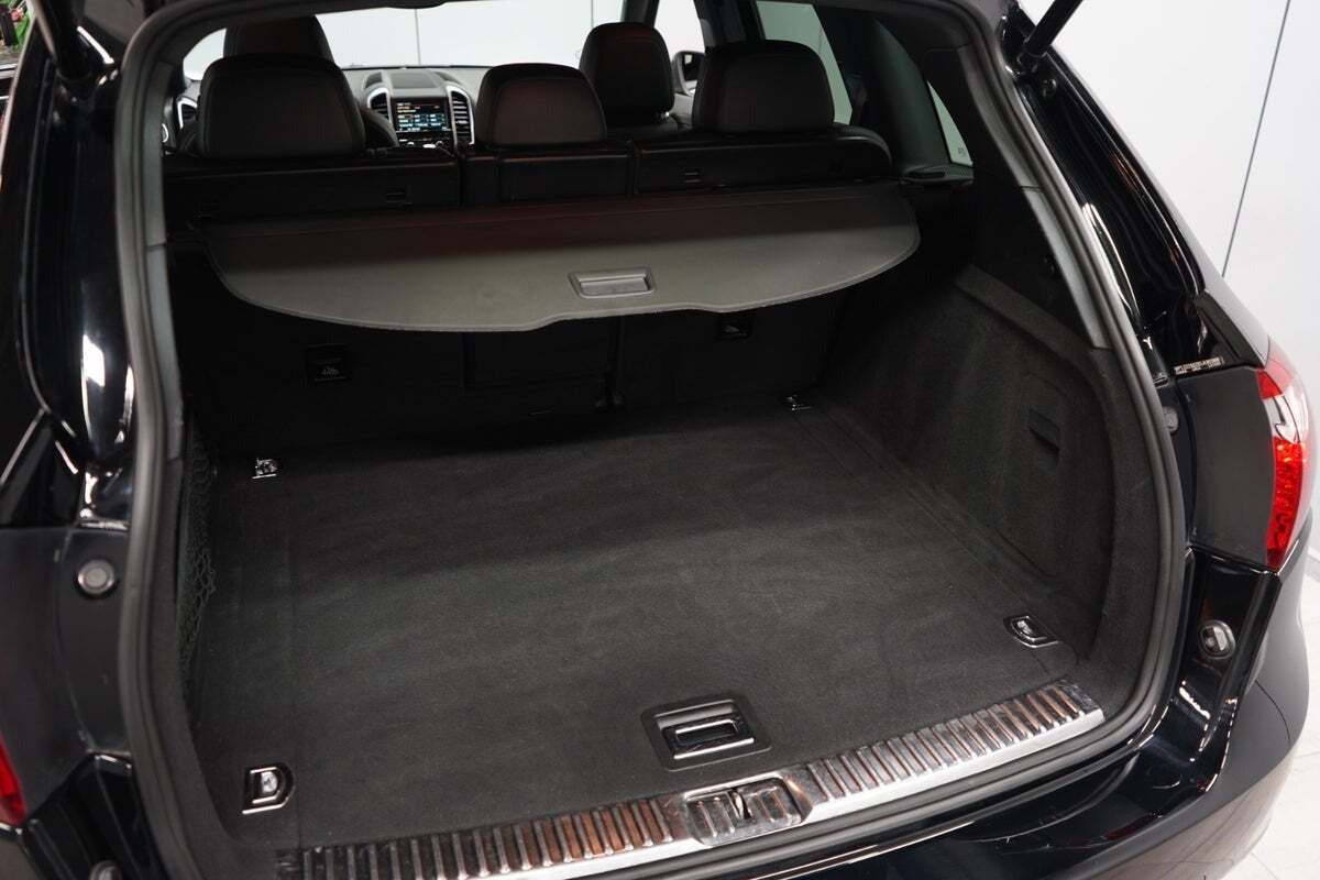Sort Porsche Cayenne fra 2013
