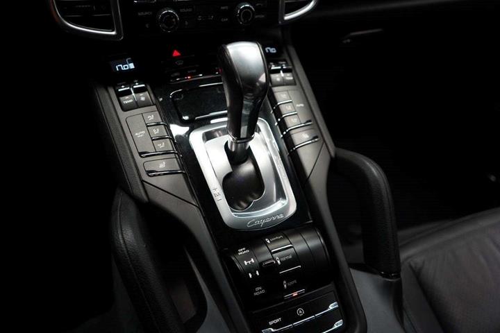 Sort Porsche Cayenne fra 2013