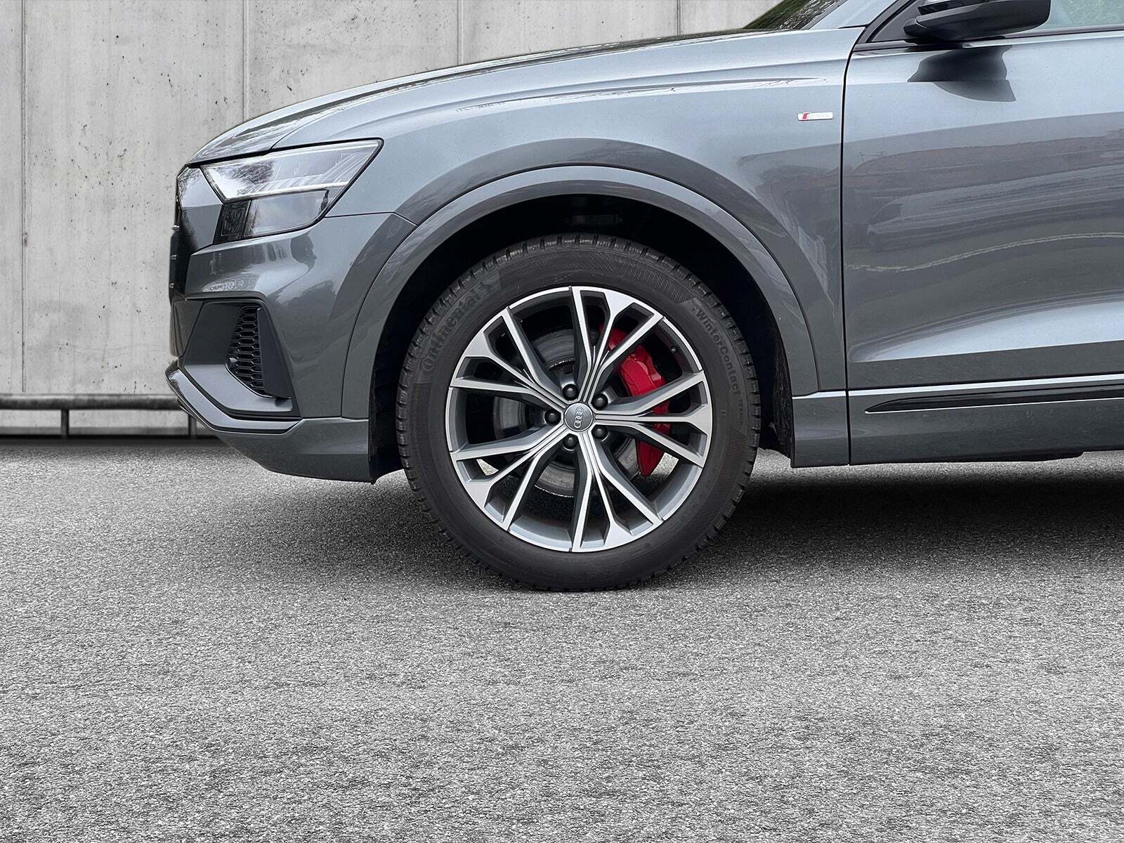 Grå Audi Q8 fra 2019