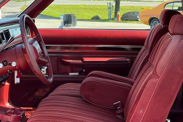 Hvid Ford Crown Victoria fra 1984