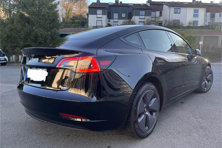 Sort Tesla Model 3 fra 2022