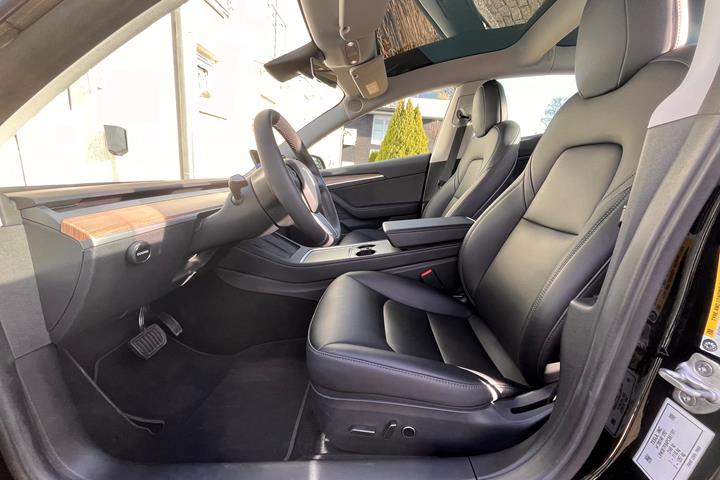 Sort Tesla Model 3 fra 2022